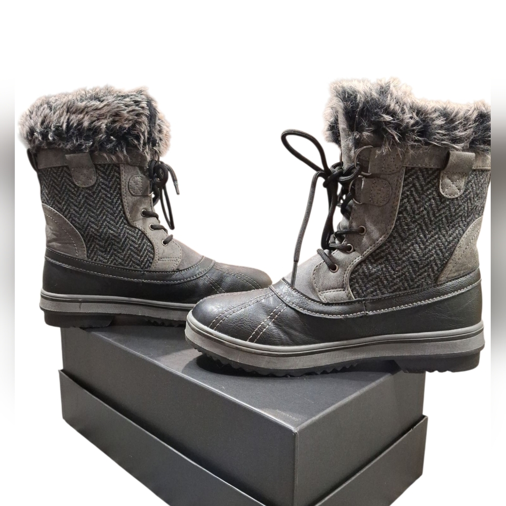 "Northside" Gray and Black Winter Boots for Rain and Snow.Sz.9 Excellent Cond..